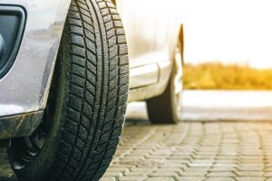 چگونه عمر لاستیک و جلوبندی خودرو را افزایش دهیم؟